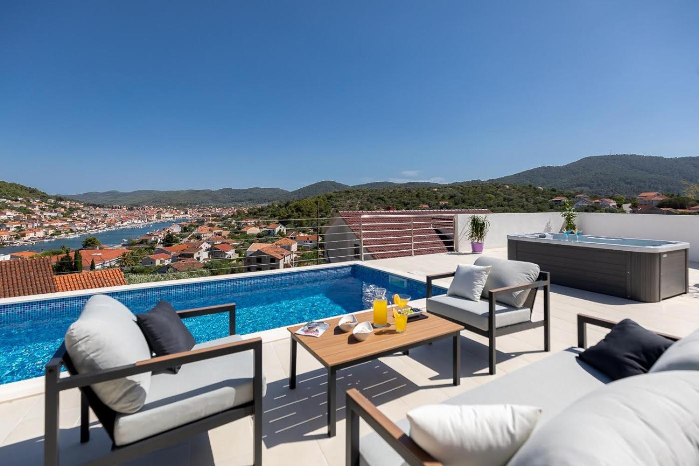 The View * Vela Luka